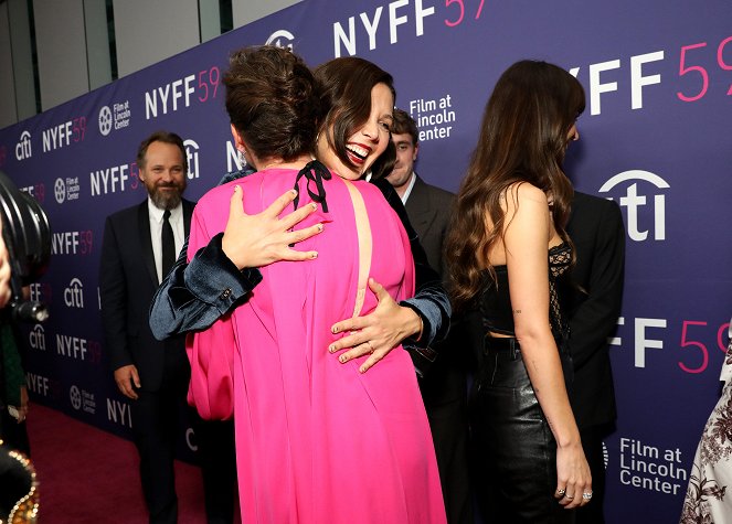 Temná dcera - Z akcií - "The Lost Daughter" premiere during the 59th New York Film Festival at Alice Tully Hall on September 29, 2021 in New York City - Peter Sarsgaard, Maggie Gyllenhaal