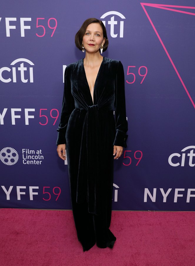 Frau im Dunkeln - Veranstaltungen - "The Lost Daughter" premiere during the 59th New York Film Festival at Alice Tully Hall on September 29, 2021 in New York City - Maggie Gyllenhaal