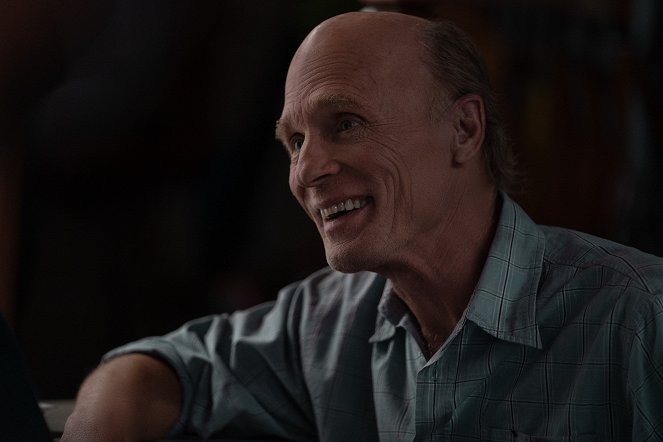 La hija oscura - De la película - Ed Harris