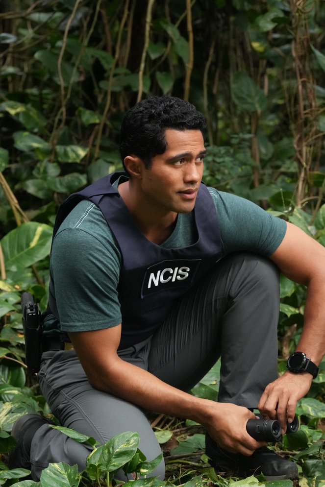 NCIS: Hawai'i - Season 1 - Spies, Part 2 - Van film - Alex Tarrant