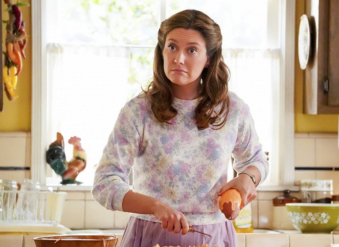 Young Sheldon - The Yips and an Oddly Hypnotic Bohemian - Photos - Zoe Perry