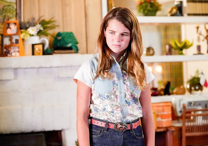 Young Sheldon - The Yips and an Oddly Hypnotic Bohemian - Photos - Raegan Revord