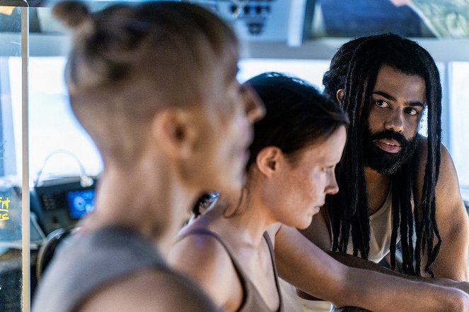 Snowpiercer - Season 3 - The Tortoise and the Hare - Photos