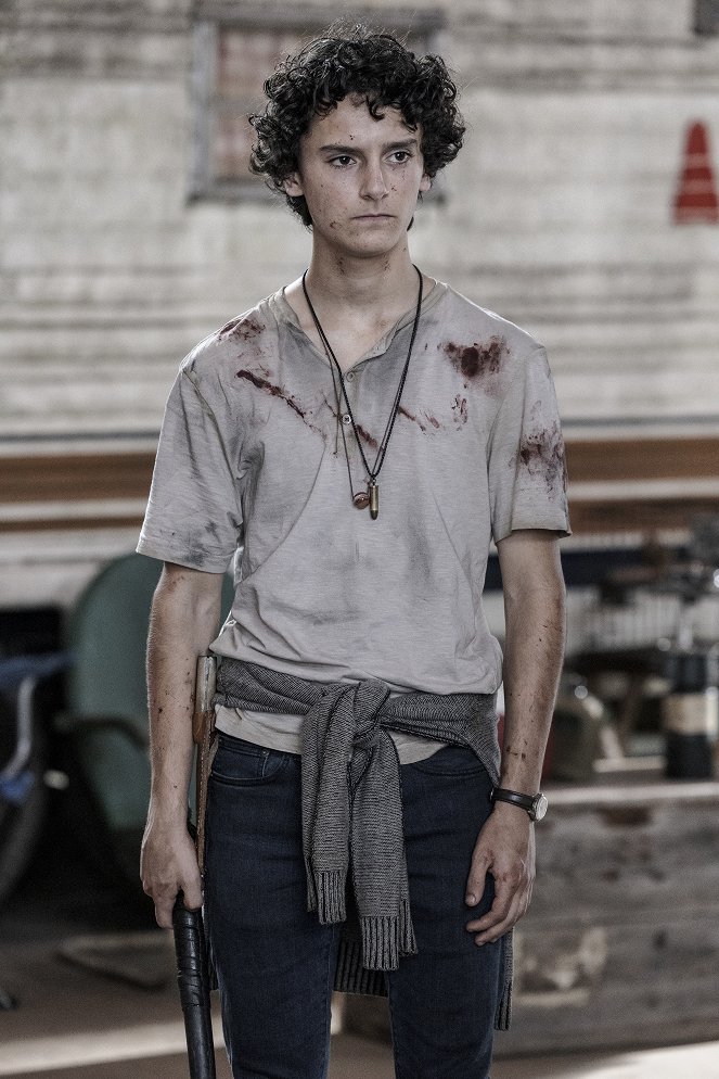 The Walking Dead: World Beyond - Season 2 - The Last Light - Filmfotos - Nicolas Cantu