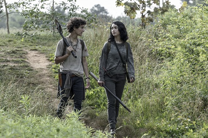 The Walking Dead: World Beyond - La Dernière Lueur - Film - Nicolas Cantu, Alexa Mansour