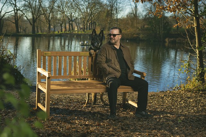 After Life: Más allá de mi mujer - Season 3 - Promoción - Ricky Gervais
