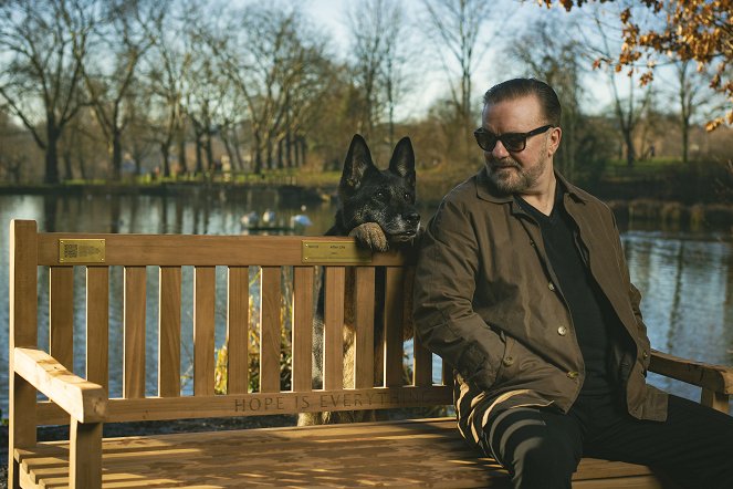After Life – Mögöttem az élet - Season 3 - Promóció fotók - Ricky Gervais