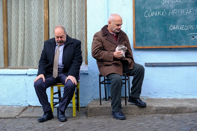 Gönül Dağı - Sadaka Kuşları - De la película - Ali Düşenkalkar, Erdal Cindoruk