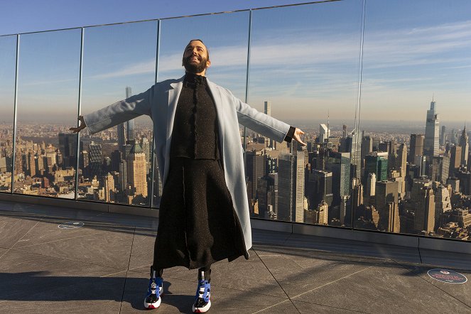 Getting Curious with Jonathan Van Ness - Are Skyscrapers Huge Divas? - Photos