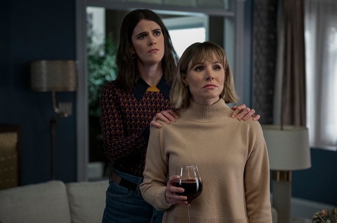 The Woman in the House Across the Street from the Girl in the Window - Episode 2 - Photos - Mary Holland, Kristen Bell