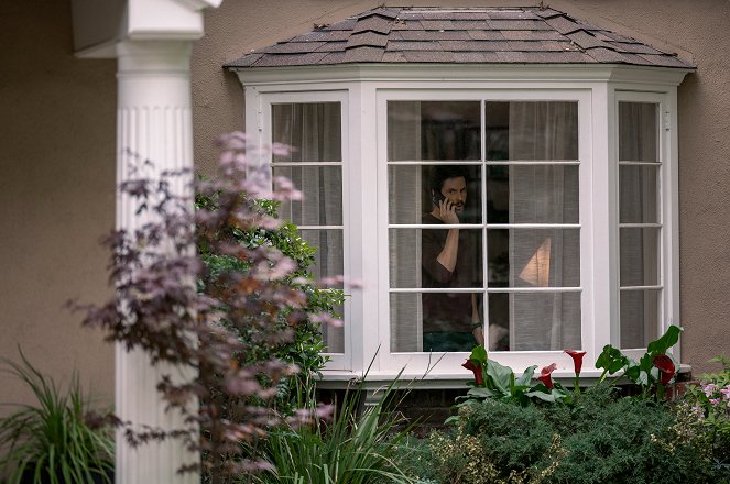 Kobieta z domu naprzeciwko dziewczyny w oknie - Episode 6 - Z filmu - Tom Riley