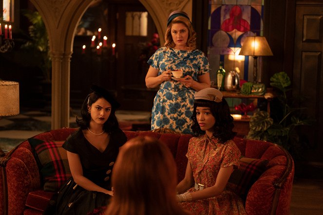 Riverdale - Chapter Ninety-Nine: The Witching Hour(s) - Filmfotók - Camila Mendes, Mädchen Amick, Erinn Westbrook