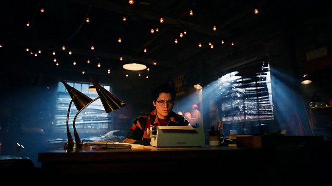 Riverdale - Chapter One Hundred: "The Jughead Paradox" - Photos - Cole Sprouse