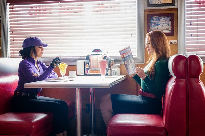 Riverdale - Chapter One Hundred: "The Jughead Paradox" - Photos - Vanessa Morgan, Madelaine Petsch