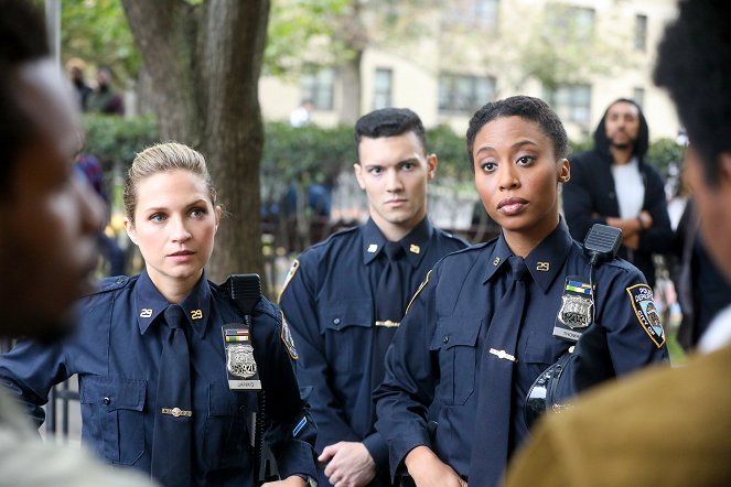Blue Bloods - Crime Scene New York - Season 9 - Handcuffs - Photos - Vanessa Ray, Yasha Jackson