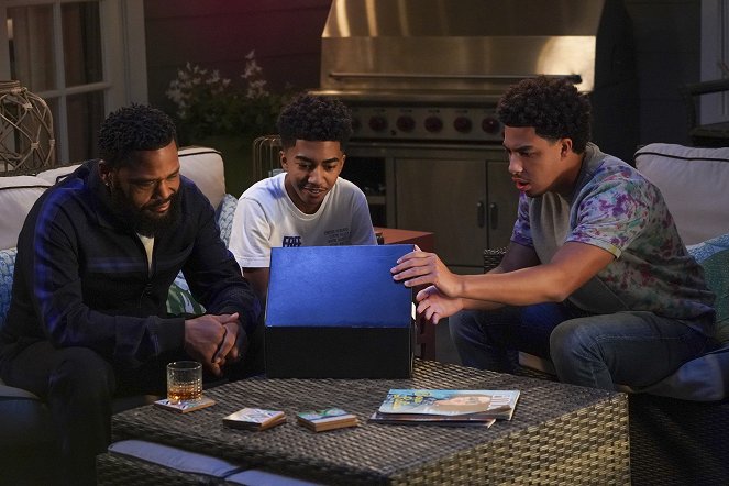 Black-ish - Sneakers by the Dozen - Filmfotos - Anthony Anderson, Miles Brown, Marcus Scribner
