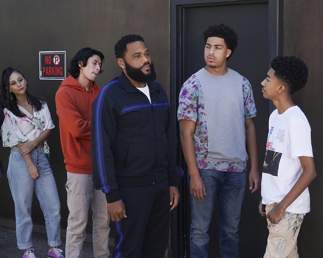 Black-ish - Season 8 - Sneakers by the Dozen - Z filmu - Anthony Anderson, Marcus Scribner, Miles Brown