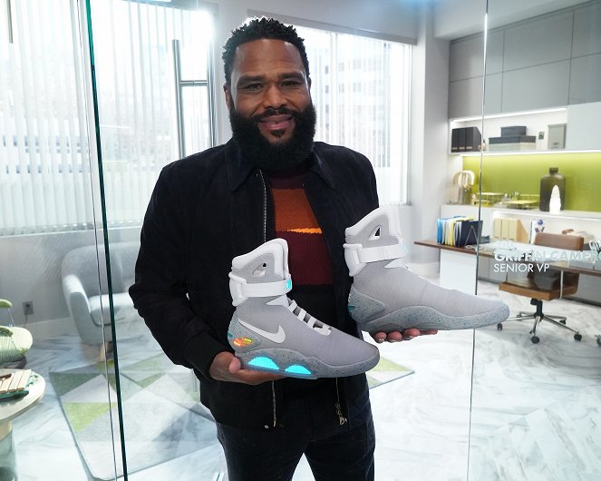 Black-ish - Sneakers by the Dozen - Making of - Anthony Anderson