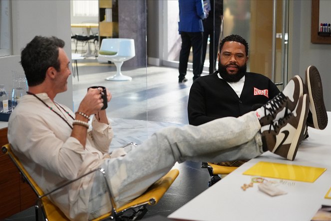 Black-ish - Sneakers by the Dozen - Making of - Reid Scott, Anthony Anderson