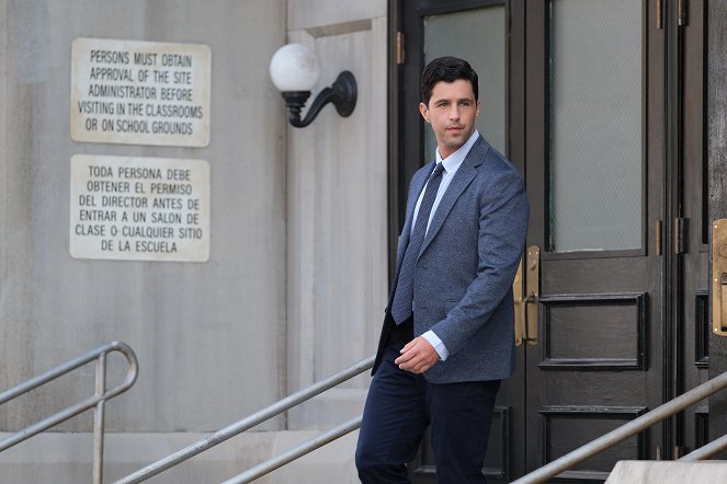 How I Met Your Father - The Fixer - Photos - Josh Peck