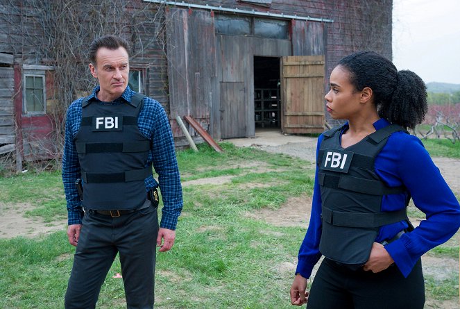 FBI: Most Wanted - Season 2 - Toxic - Z filmu - Julian McMahon, Roxy Sternberg