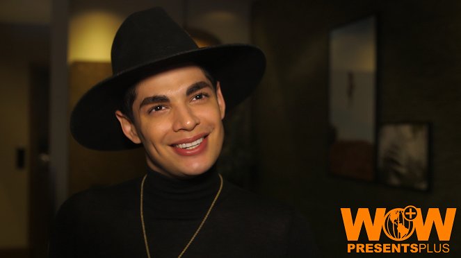 Werq the World - Lobby Cards - Valentina