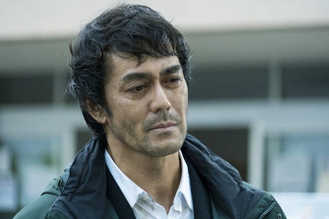 Mamorare nakatta monotači e - Film - Hiroshi Abe