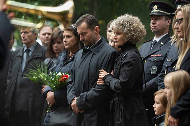 Vražedné stíny - Filmfotos - Ondřej Vetchý, Tereza Hof