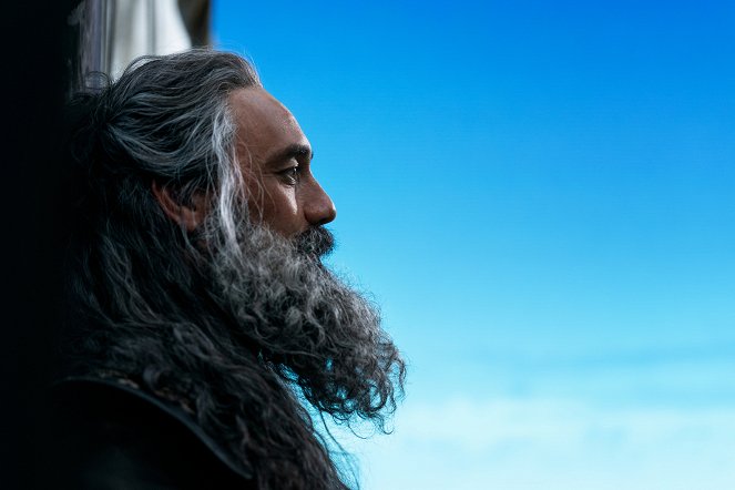 A zászlónk halált jelent - Filmfotók - Taika Waititi