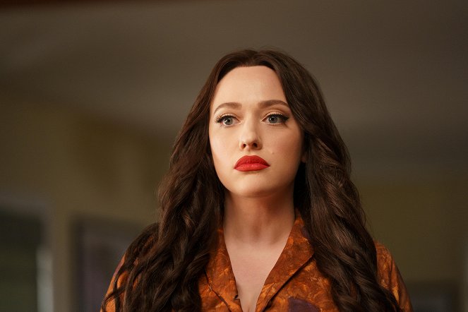 Dollface - Boss Lady - De la película - Kat Dennings