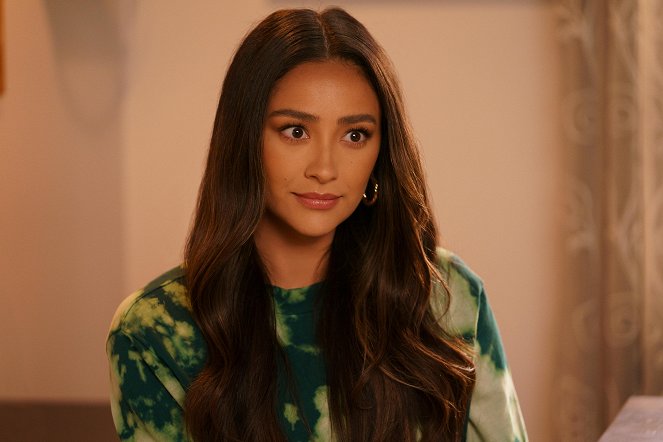 Dollface - Miss Codependent - Do filme - Shay Mitchell