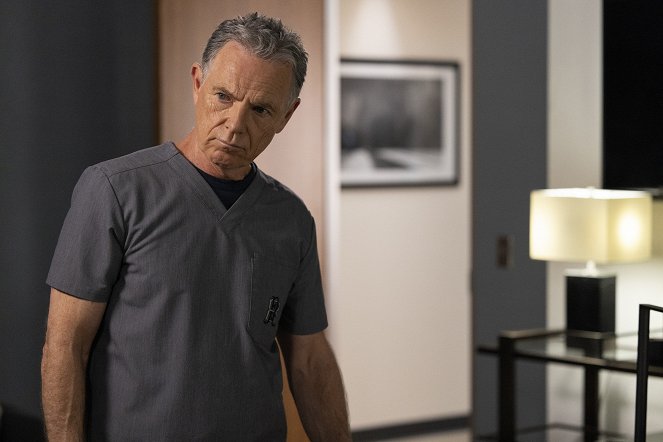 The Resident - Her Heart - Photos - Bruce Greenwood