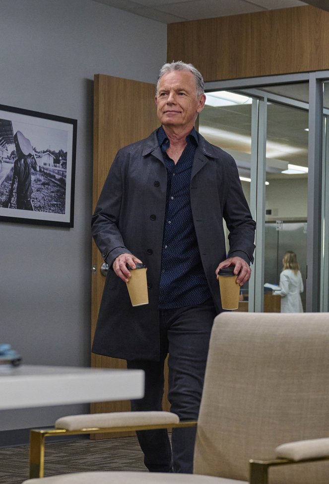 The Resident - Now You See Me - Van film - Bruce Greenwood