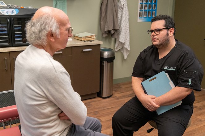 Curb Your Enthusiasm - Season 11 - Man Fights Tiny Woman - Photos - Larry David, Josh Gad