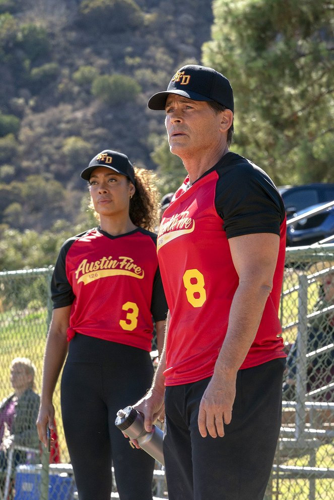 9-1-1: Lone Star - Red vs. Blue - Photos - Gina Torres, Rob Lowe