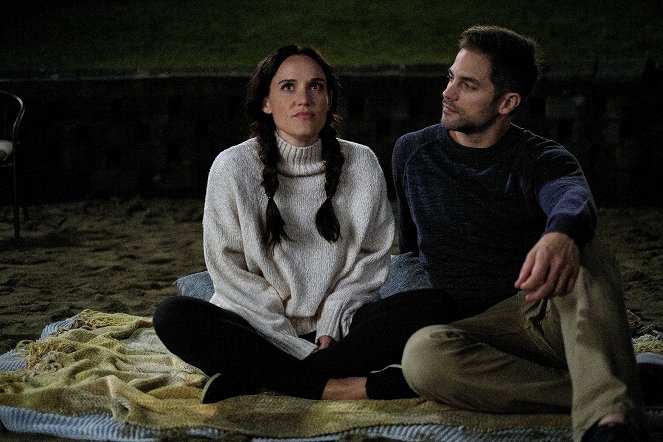 Just for the Summer - Do filme - Hayley Sales, Brant Daugherty