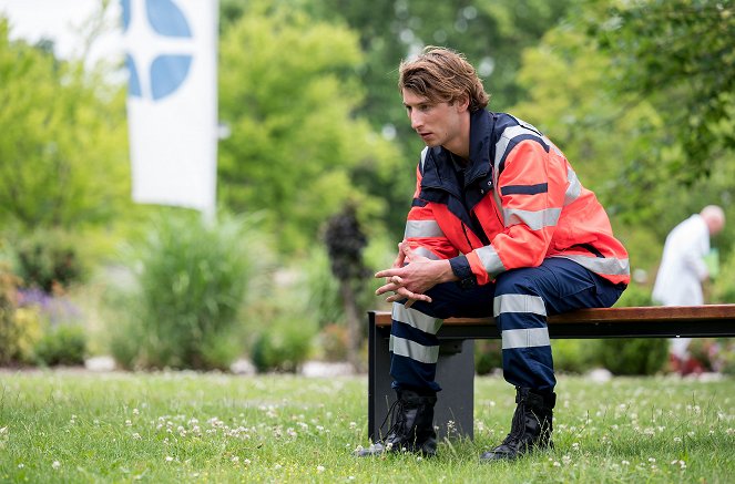 In aller Freundschaft - Die jungen Ärzte - Helfen - Photos