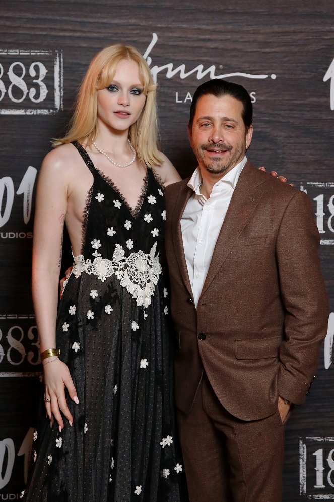 1883 - De eventos - World premiere of "1883" at Wynn Las Vegas on December 11, 2021 in Las Vegas, Nevada