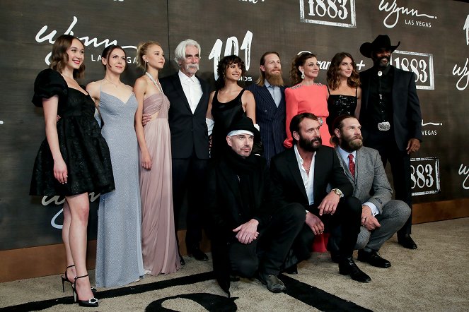 1883 - Z akcí - World premiere of "1883" at Wynn Las Vegas on December 11, 2021 in Las Vegas, Nevada