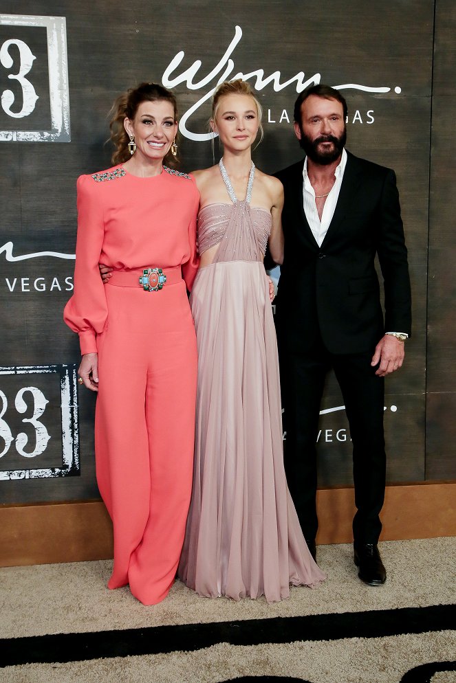 1883 - Z akcí - World premiere of "1883" at Wynn Las Vegas on December 11, 2021 in Las Vegas, Nevada