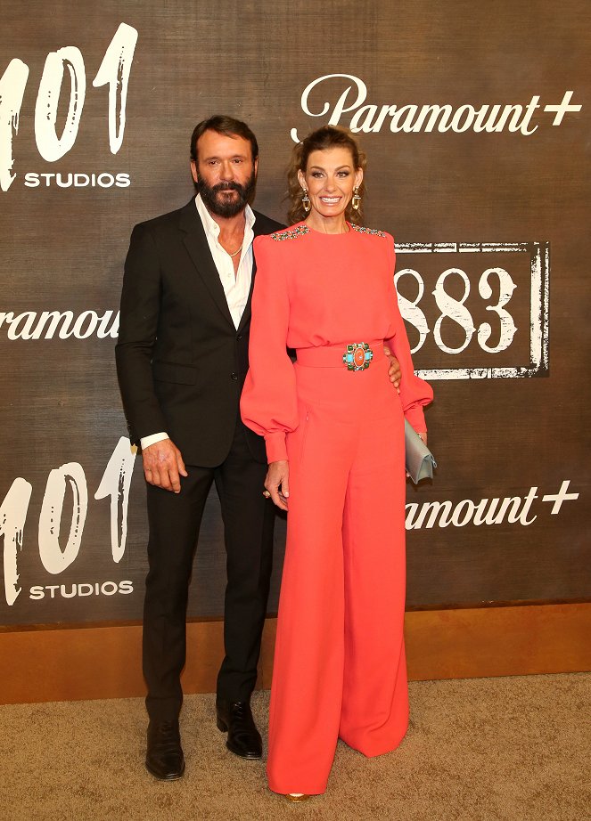 1883 - Z akcií - World premiere of "1883" at Wynn Las Vegas on December 11, 2021 in Las Vegas, Nevada