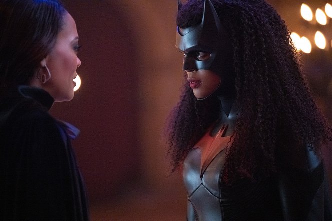Batwoman - Všichni jsme šílenci - Z filmu - Robin Givens, Javicia Leslie