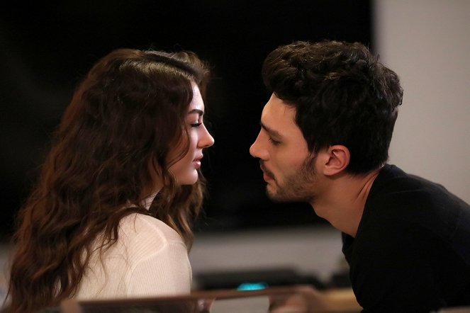 Aşk Mantık İntikam - Episode 29 - Film - Burcu Özberk, İlhan Şen