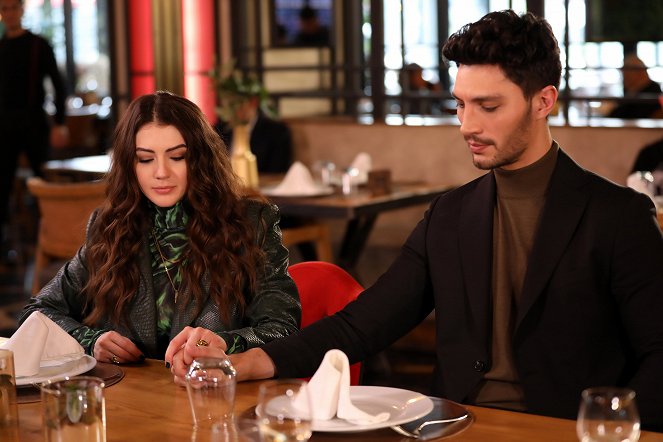 Love Reason Get Even - Episode 30 - Photos - Burcu Özberk, İlhan Şen