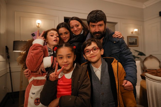 Annemizi Saklarken - Episode 7 - De filmagens - Ezgi Gör, Elif Kurtaran, Emir Ali Doğrul