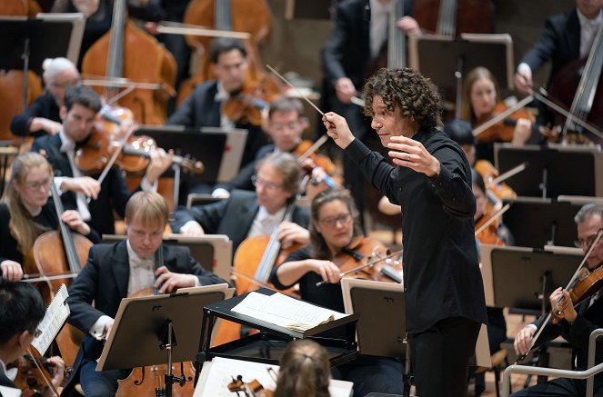 Robin Ticciati dirigiert Vaughan Williams, Chausson und Strauss - 75 Jahre Deutsches Symphonie-Orchester - Kuvat elokuvasta