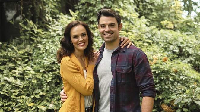 Love on the Road - Promokuvat - Erin Cahill, Jesse Hutch
