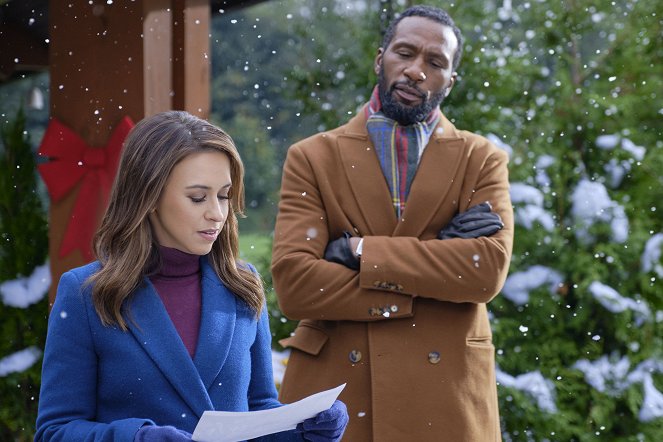 Time for Us to Come Home for Christmas - Filmfotos - Lacey Chabert, Leon