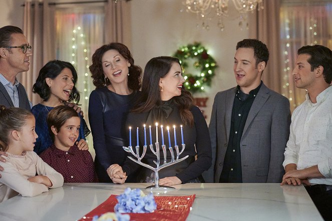 Love, Lights, Hanukkah! - Filmfotos - Marilu Henner, Mia Kirshner, Ben Savage, David Kaye