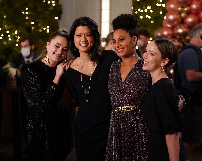 A Million Little Things - Season 4 - Piece of Cake - Z filmu - Lizzy Greene, Grace Park, Christina Moses, Allison Miller